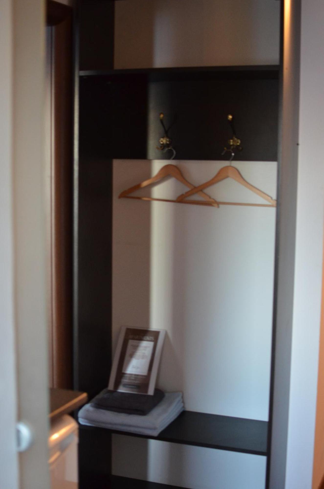 Vila Cu Trandafiri Cozy Apartments 2 Camere Bragadiru Exteriör bild
