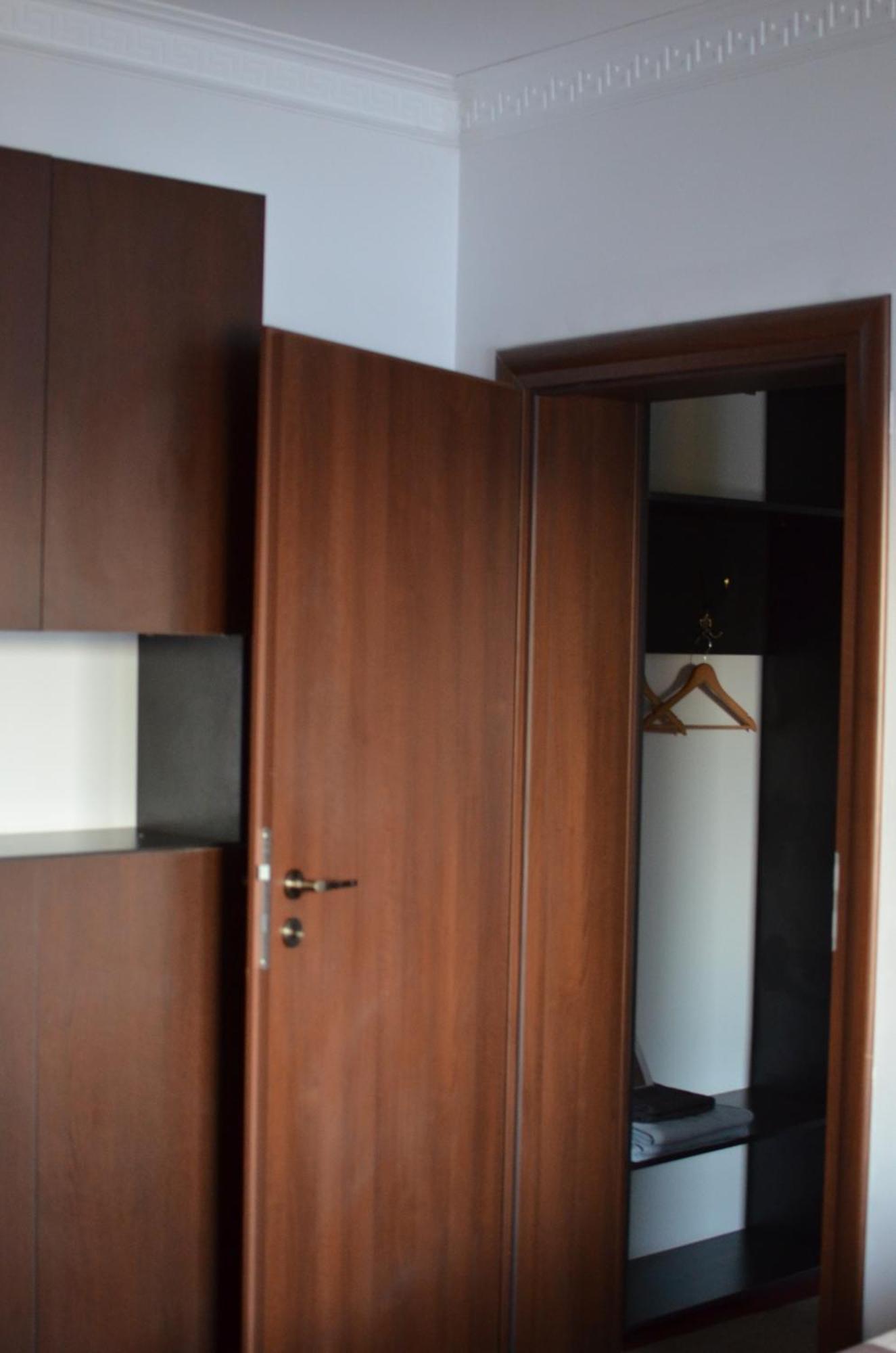 Vila Cu Trandafiri Cozy Apartments 2 Camere Bragadiru Exteriör bild