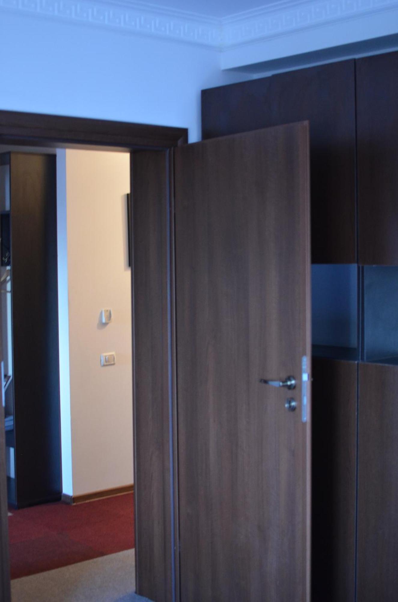 Vila Cu Trandafiri Cozy Apartments 2 Camere Bragadiru Exteriör bild