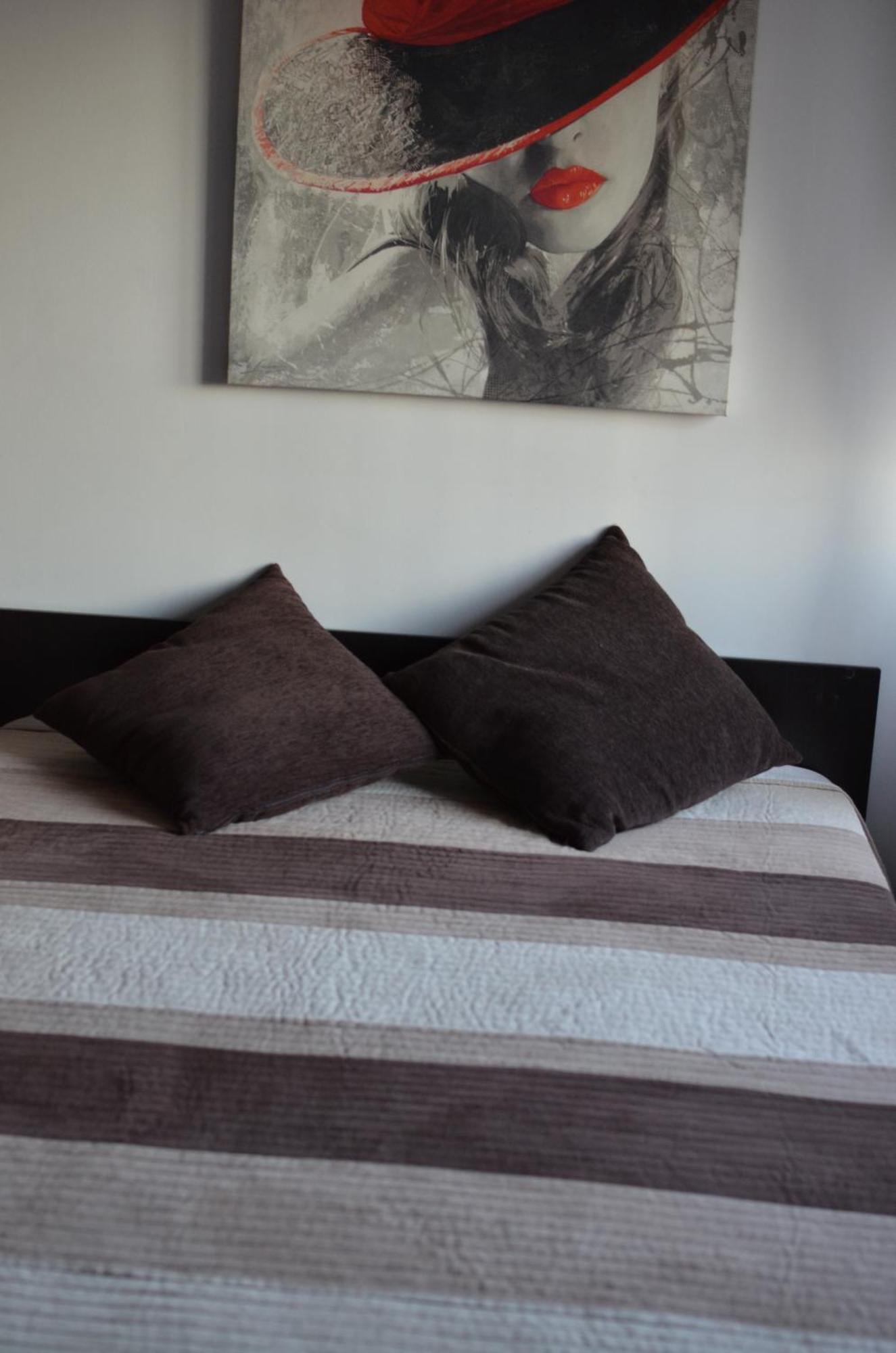 Vila Cu Trandafiri Cozy Apartments 2 Camere Bragadiru Exteriör bild